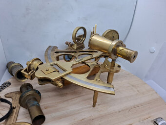 Predám starý námorný sextant + dva okuláre 120 € - 3