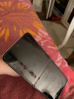 samusung galaxy z flip 4 - 3