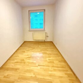 4 izbový byt, začiatok Petržalky - Farského ulica - 3