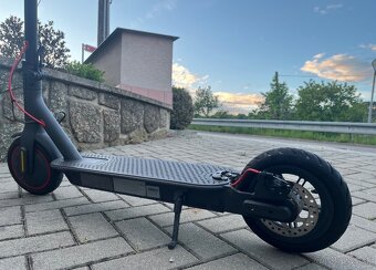Elektrická kolobežka Xiaomi Mi Eletric Scooter Pro - 3