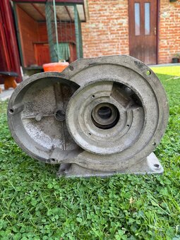 Blok motora PF62 (paroháč) - 3