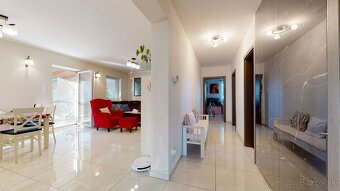 Dva domy za cenu jedného na pozemku s výmerou 1025m2 - 3