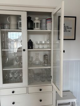 Hemnes vitrína, knižnica - 3