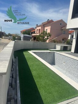 Novostavba domu s výhľadom na more a bazénom v Chorvátsku v - 3