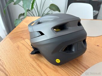Predám úplne novú prilbu Specialized Camber XL - 3