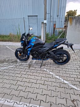 Suzuki gsxs750 - 3
