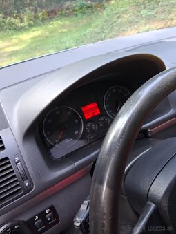 Volkswagen Touran 2.0tdi - 3