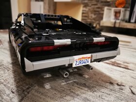 Lego Technic Dom's Dodge Charger (42111) - 3