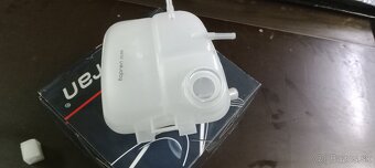 Vyrovnávacia nádobka chladiacej kvapaliny - 3