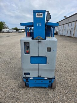 Zvislá plošina Genie GRC-12 - 3