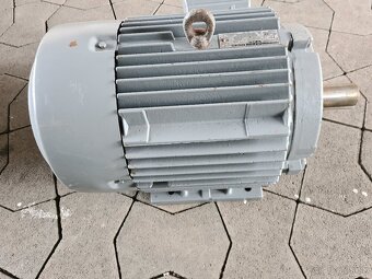 Predám nový pätkový el.motor 5,5kW 960ot - 3
