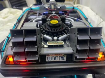 BACK TO THE FUTURE DELOREAN - 3