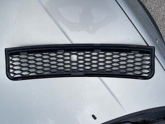Maska bez loga Audi A4 b6 - 3