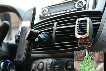 Stabilný držiak na mobil do auta - 3