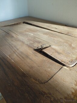 Starší šijací stroj ZETINA - 3