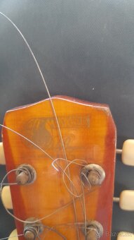 Stará gitara + púzdro 50eur - 3
