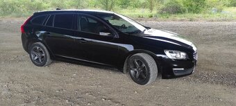 Volvo V60 D4 2.0L Drive-E Base Geartronic 133kW181HP A8 - 3