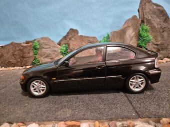 Prodám model 1:18 BMW 325Ti compact - 3