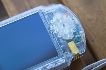 Sony PSP 1004 v priehľadnom prevedení 64 GB - 3