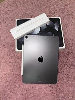 iPad Air (5th Generation) Wi-Fi 64GB + pero - 3