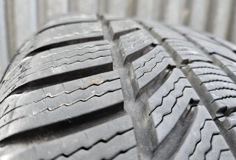 Špičkové zimné pneumatiky Continental - 235/60 r18 107H - 3