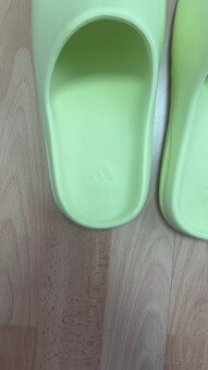 Yeezy Slides Glow - 3