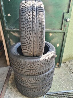 235/45 R18 98V - 3