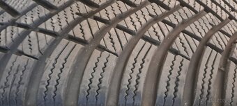 Predám 4ks pekné zimné 205/55r17-95V Hankook - 3
