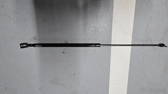 Predám pre Škoda Enyaq tlmič prednej kapoty - frunk.at - 3