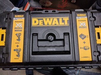 DEWALT 18V XR Aku sada vŕtačky DCD796 a rázového uťahováku D - 3