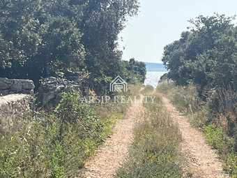 Ponúkame na predaj dom v obľúbenej lokalite Mandre na ostrov - 3