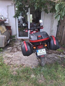 Apríl pegaso 650 - 3