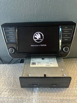 Skoda superb3 radio smartlink navigacia applecarplay - 3