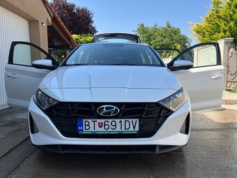 Hyundai i20 1.2i Family v Zaruke, Apple carplay - 3