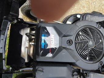 Predám záhradný traktor MTD - 3