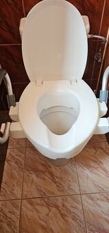 Vyvýšené WC sedadlo s odnímateľnými opierkami rúk - 3