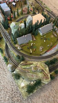 Model krajiny - Model železnice s rušňom a súpravou vozňov - 3