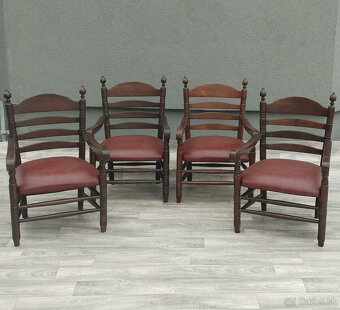 Set nízkych stoličiek s rebríkovým operadlom. - 3