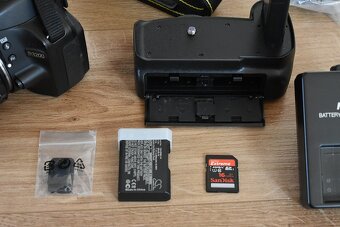 Nikon d3200 s VR AF 18-55 + brasna - nafotene 17 tisic.sn. - 3