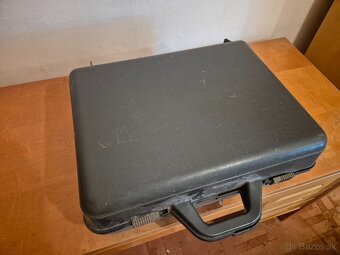 Pisaci stroj.s kufrikom - 3