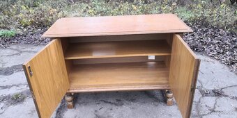 Rustikální komoda na nožkách - 3