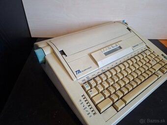 elektronicky pisaci stroj Triumph Adler - 3