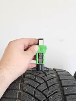 GoodYear ULTRA GRIP PERFORMANCE + 235/45 R18 98V - 3
