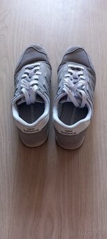 Topánky New Balance 40,5 v sivej farbe - 3