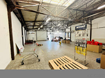 Na prenájom murovaný obchodno-skladový priestor s výmerou 40 - 3