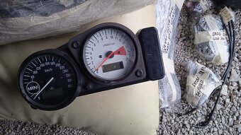 Suzuki gsxr 750 srad EFI - 3