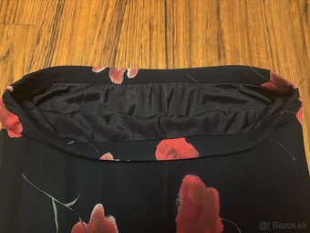Čierna sukňa s červenými kvetmi, S - 3