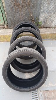 245/35 R20 - 3