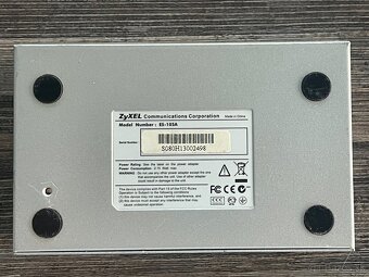 SWITCH Zyxel ES-105A - 3