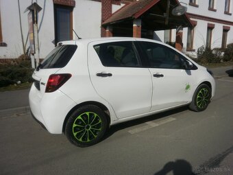 Toyota Yaris rok 2015 5 dveřova - 3